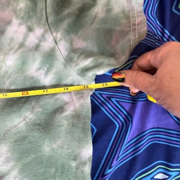 handmade tie dyed unisex tshirt M v-neck spiral camo red - Picture 7 of 9